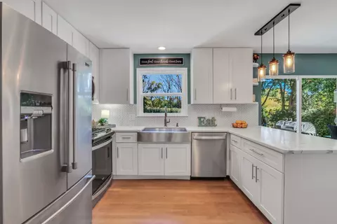 Kitchen - 6405 Plainview Rd, Gurnee, IL 60031 photo 2 of 4