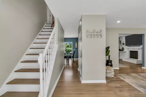 Entry Way - 6405 Plainview Rd, Gurnee, IL 60031 photo 1 of 3
