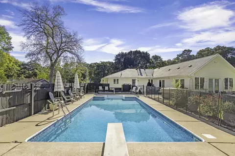 Exterior - 555 Old Mill Rd, Plano, IL 60545 photo 3 of 14