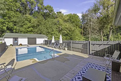 Exterior - 555 Old Mill Rd, Plano, IL 60545 photo 7 of 14