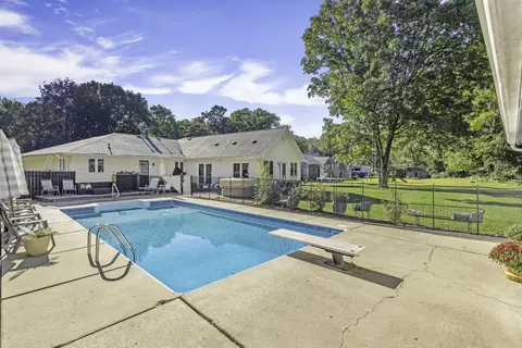 Exterior - 555 Old Mill Rd, Plano, IL 60545 photo 10 of 14