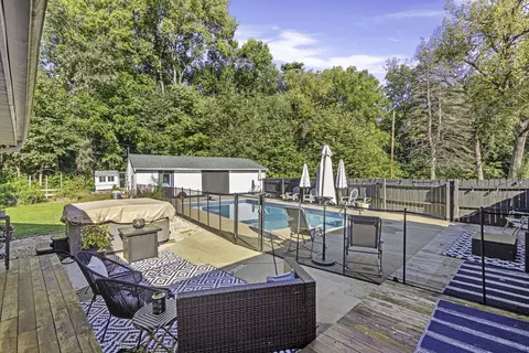 Exterior - 555 Old Mill Rd, Plano, IL 60545 photo 5 of 14