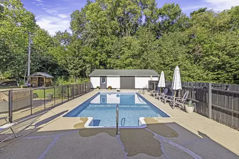 Exterior - 555 Old Mill Rd, Plano, IL 60545 photo 6 of 14
