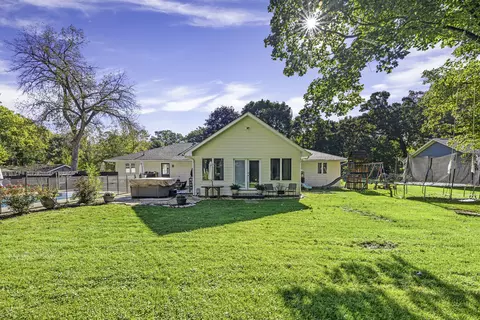 Exterior - 555 Old Mill Rd, Plano, IL 60545 photo 12 of 14