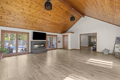 Living - 555 Old Mill Rd, Plano, IL 60545 photo 2 of 3