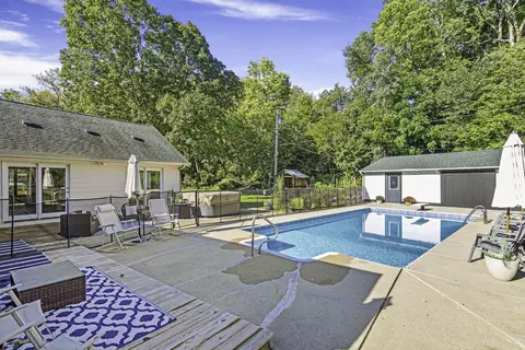 Exterior - 555 Old Mill Rd, Plano, IL 60545 photo 4 of 14