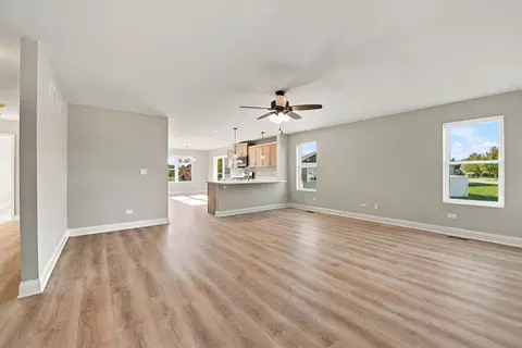 Living - 1952 Eagle Dr, Morris, IL 60450 photo 1 of 3