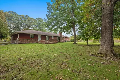 Exterior - 1300 Woodland Dr, Aurora, IL 60505 photo 4 of 4