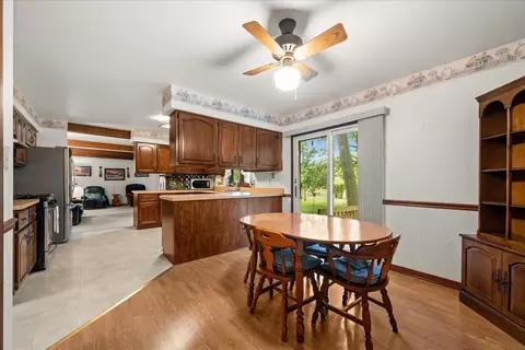 Dining - 1300 Woodland Dr, Aurora, IL 60505 photo 4 of 4