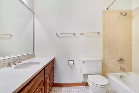 Bath - 1860 Golf Dr, Naperville, IL 60565 photo 3 of 3