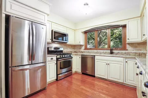 Kitchen - 1860 Golf Dr, Naperville, IL 60565 photo 1 of 2