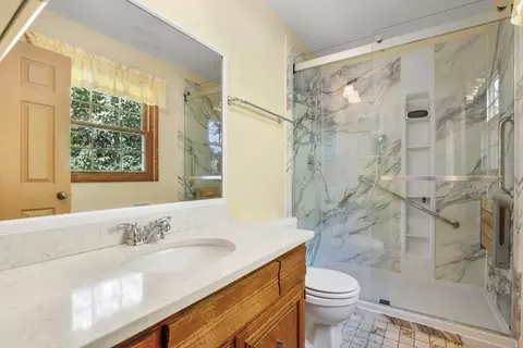 Bath - 1860 Golf Dr, Naperville, IL 60565 photo 2 of 3