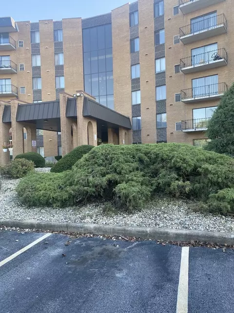 900 W Sunset Dr #502, Glenwood, IL 60425