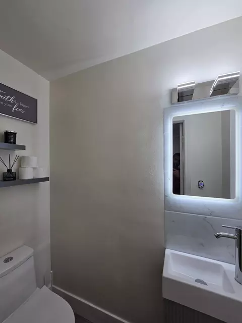 Bath - 1436 N Harlem Ave #E, River Forest, IL 60305 photo 2 of 3