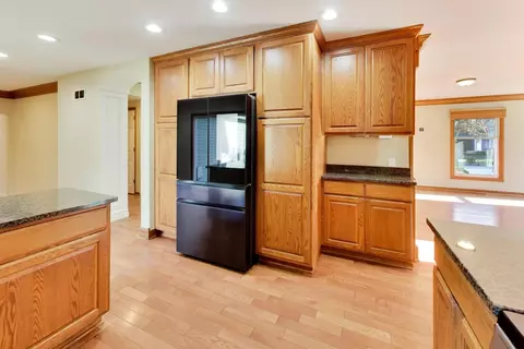 Kitchen - 4230 Eisenhower Cir, Hoffman Estates, IL 60192 photo 3 of 3