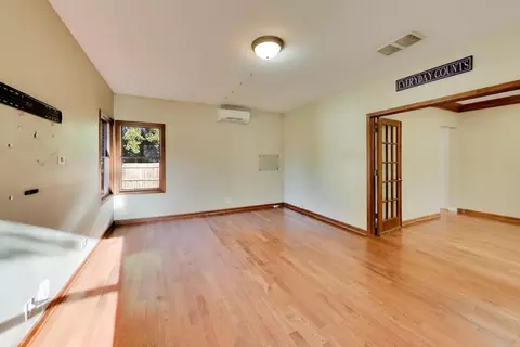 Living - 4230 Eisenhower Cir, Hoffman Estates, IL 60192 photo 5 of 8