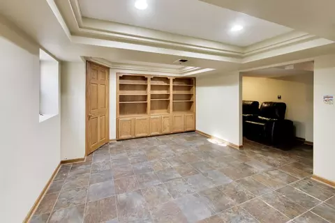 Living - 4230 Eisenhower Cir, Hoffman Estates, IL 60192 photo 8 of 8