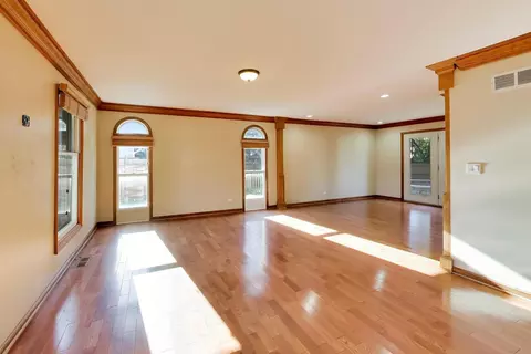 Living - 4230 Eisenhower Cir, Hoffman Estates, IL 60192 photo 1 of 8