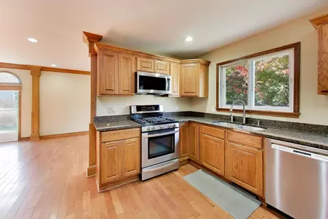 Kitchen - 4230 Eisenhower Cir, Hoffman Estates, IL 60192 photo 2 of 3