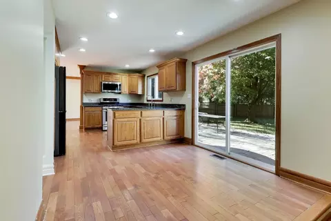 Other - 4230 Eisenhower Cir, Hoffman Estates, IL 60192 photo 4 of 10