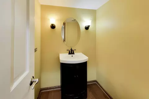 Bath - 4230 Eisenhower Cir, Hoffman Estates, IL 60192 photo 1 of 4