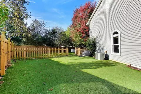 Exterior - 4230 Eisenhower Cir, Hoffman Estates, IL 60192 photo 5 of 5
