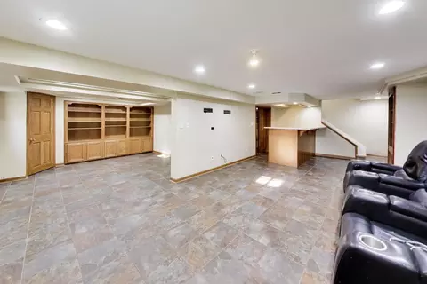 Living - 4230 Eisenhower Cir, Hoffman Estates, IL 60192 photo 7 of 8