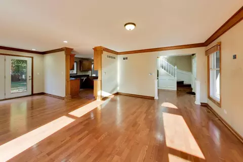 Living - 4230 Eisenhower Cir, Hoffman Estates, IL 60192 photo 3 of 8