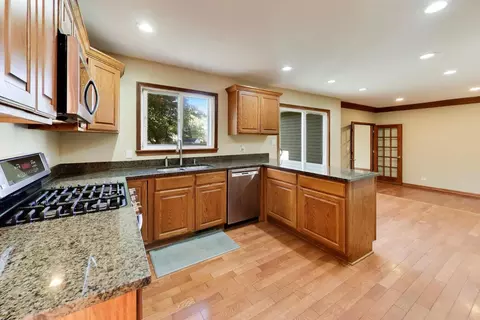 Kitchen - 4230 Eisenhower Cir, Hoffman Estates, IL 60192 photo 1 of 3