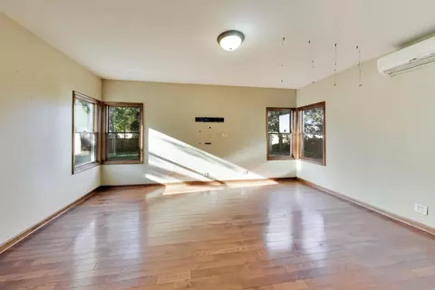 Living - 4230 Eisenhower Cir, Hoffman Estates, IL 60192 photo 4 of 8