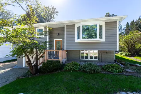 204 Chestnut St, Leclaire, IA 52753