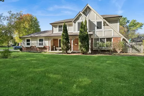 713 Dawes St, Libertyville, IL 60048