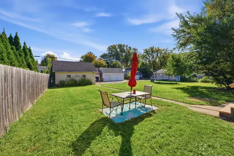 Exterior - 2526 4th St, Moline, IL 61265 photo 7 of 8
