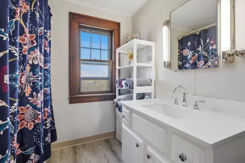 Bath - 2526 4th St, Moline, IL 61265 photo 2 of 3