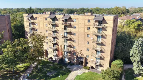 6000 Lake Bluff Dr #202, Tinley Park, IL 60477