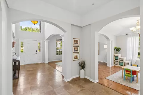 Entry Way - Undisclosed, Hoffman Estates, IL 60192 photo 1 of 5