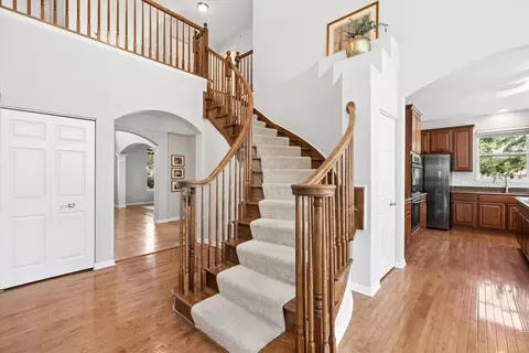 Entry Way - Undisclosed, Hoffman Estates, IL 60192 photo 3 of 5