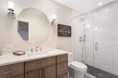 Bath - Undisclosed, Wheaton, IL 60187 photo 3 of 3