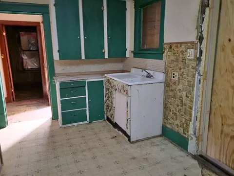 Kitchen - 344 10th St, Moline, IL 61265 photo 1 of 2