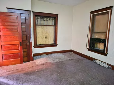 Bedroom - 344 10th St, Moline, IL 61265 photo 3 of 4
