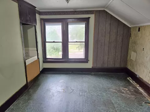 Bedroom - 344 10th St, Moline, IL 61265 photo 1 of 4