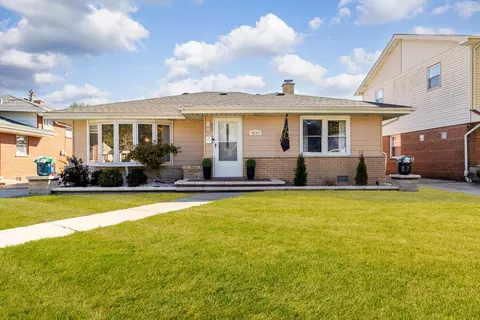 9205 Menard Ave, Oak Lawn, IL 60453
