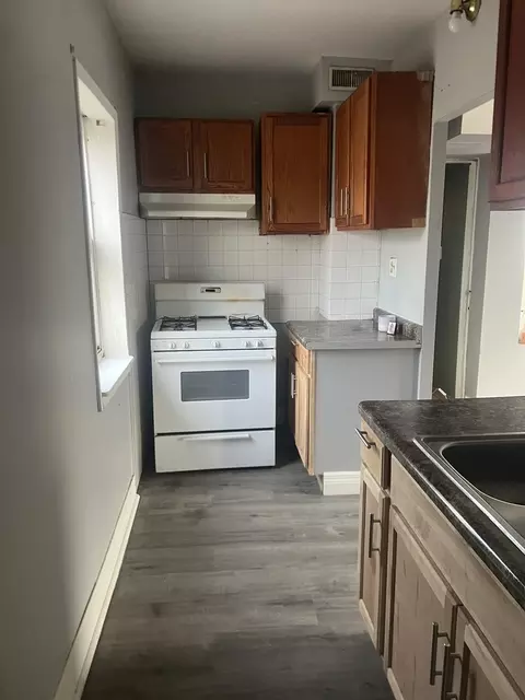 Kitchen - 15704 Willard Ave, Harvey, IL 60426 photo 5 of 7