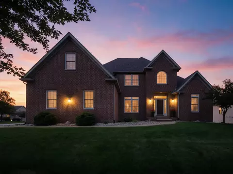 6404 Forest Rd, Davenport, IA 52807
