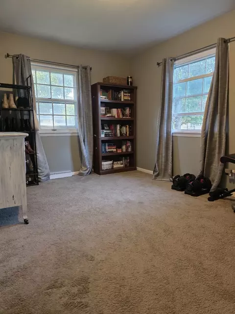 Bedroom - 732 Fort St, Ottawa, IL 61350 photo 2 of 2