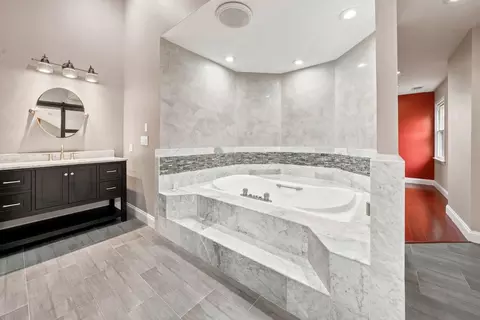 Bath - 1221 W Sable Dr, Addison, IL 60101 photo 4 of 7