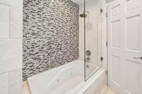 Bath - 1221 W Sable Dr, Addison, IL 60101 photo 6 of 7