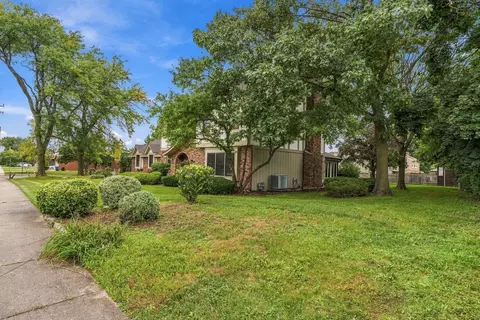 Exterior - 1221 W Sable Dr, Addison, IL 60101 photo 14 of 22