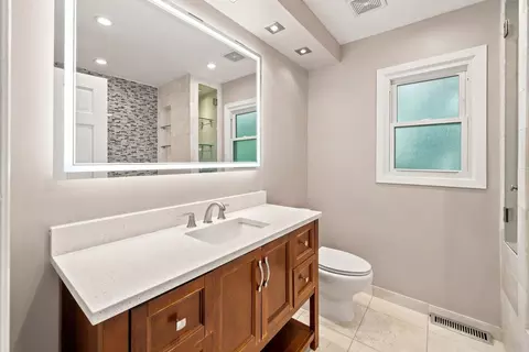 Bath - 1221 W Sable Dr, Addison, IL 60101 photo 5 of 7