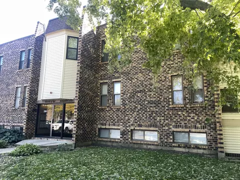 2218 Country Club Dr #22, Woodridge, IL 60517